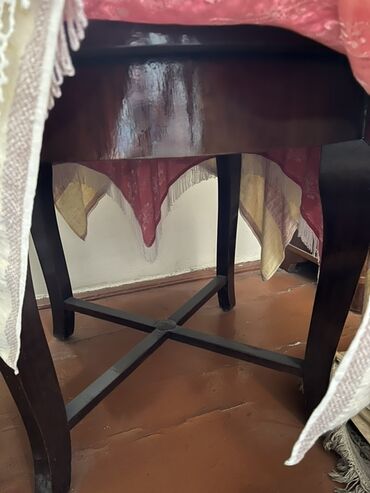 писменный стол: Гостиный стол, Б/у, Раскладной, Дерево, Круглый стол