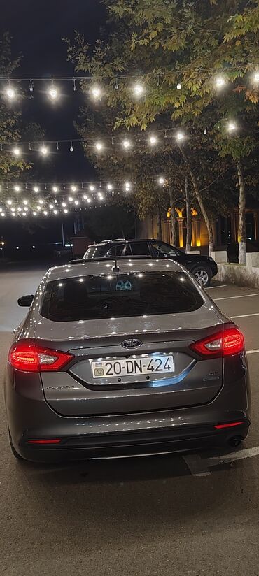 Ford: Ford Fusion sedan - Kuzov: 4 qapılı sedan, tünd boz rəng - Mühərrik — 5