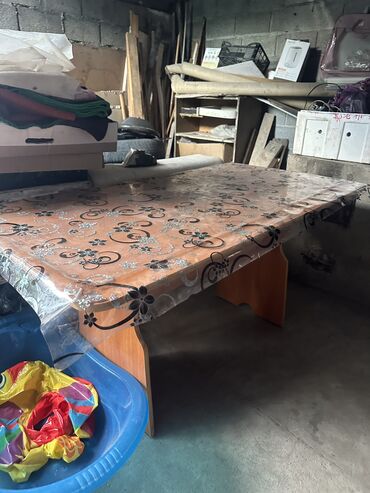 Склады и мастерские: Продаем стол за 4000 сом