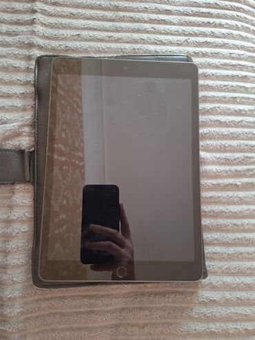 Apple iPad: Salam ipad 9 64 yadaw herwey iwliyir prablemsizdi apabdir qara ko var