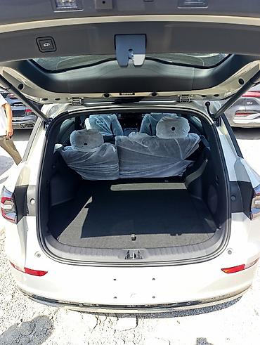 mini ev: Электрокроссовер (серебристый цвет кузова) Описание: - Современный — 7