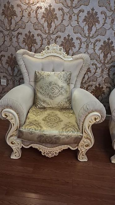 salon divan: Klassik üslubda yumşaq mebel dəsti - Tərkib: 1 ədəd 3 nəfərlik divan — 4