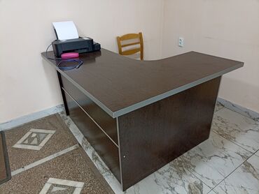 Жарнама, печать: Продается офисный стол с тумбой.
Находимся в Сокулуке.
Самовывоз
