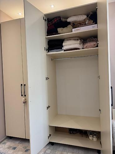 şifaner: Minimalist üslubda iri tutumlu qarderob dolabı - 4 qapılı, hamar mat — 1