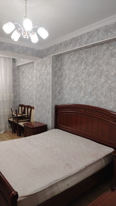 Binalar: Qaraçuxur qəsəbəsi.Neftcilər parkın yanı 2 otaqlı ev kira verilir.qaz — 2