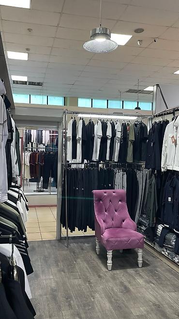 плаза: Торговое место, В торговом центре, 22 м² Действующий, С оборудованием, С ремонтом, Water сommunications, Heating сommunications, Electricity сommunications, Отдельный вход, 1 линия, Комната для персонала — 2
