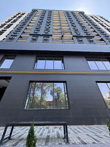 Аренда офисов: Аренда офисов, 1200 м², В жилом комплексе, 1 линия — 2