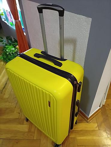 Putni koferi i torbe: Tvrdi kofer na točkiće – veličina velika. oko 75 45 30 — 2