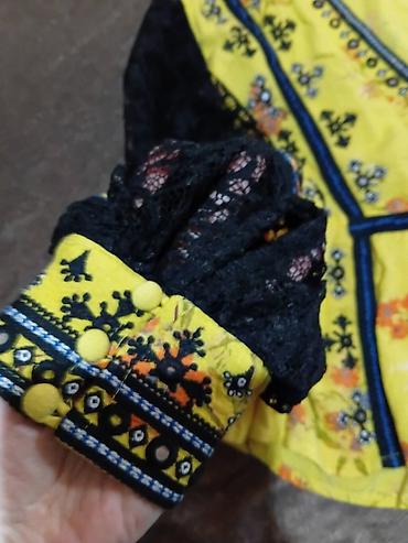 Ženska boho bluza sa vezom i čipkastim rukavima - Model: kratka bluza — 4