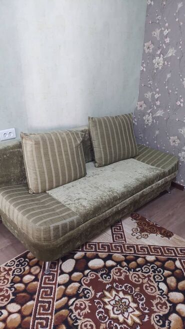 2 ярусная кровать с диваном: Диван-кровать, цвет - Зеленый, Б/у