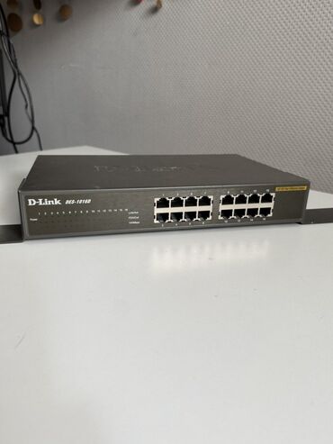 свитч 16 портовый: Сетевой коммутатор D-Link DES-1016D в корпусе серого цвета. Модель
