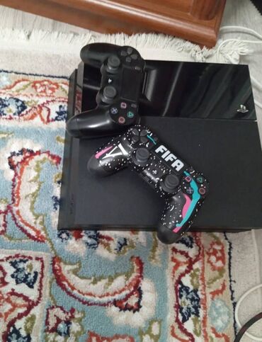 aftos oyunlari: Playstation 4 500Gb. Hec bir problemi yoxdu Evde istifade olunub