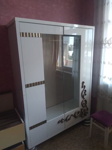 Qonaq otağı dəstləri: Masa və oturacaqlar