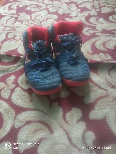 требуется швея куртка: Кроссовки Asics для зала/активных игр - Бренд: Asics (логотип на — 1