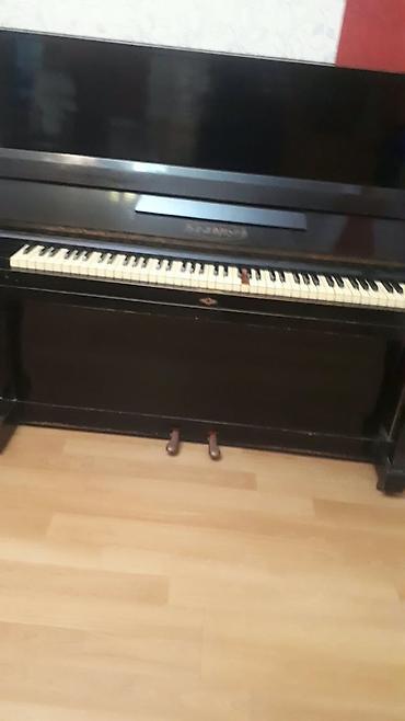 Upright pianino – qara korpus, klassik dizayn - Klaviatura: 88 klaviş