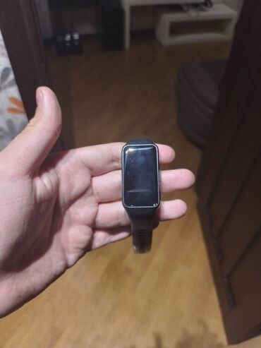 телефон флай фс 502: Huawei band 6. Yaxşı vəziyyətdə, adapteri var