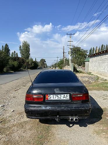 унаа ондоо: Легковой автомобиль седан, темно-синий/черный цвет кузова. Компактный — 2