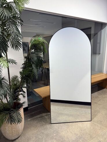 зеркало с полочкой: Напольное зеркало в арочном стиле - Форма: высокая арка с прямыми
