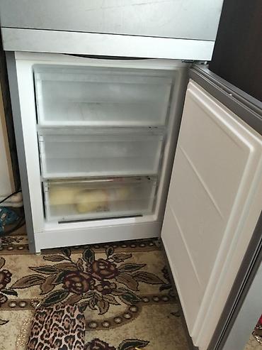 agilli soyuducu: Hotpoint iki qapılı soyuducu, alt kamera dondurucu. Xüsusiyyətlər: - — 3