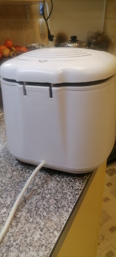 Kaloriferi: Friteza Bono manja kao nova je.
Dobra
 Mirjevo — 6