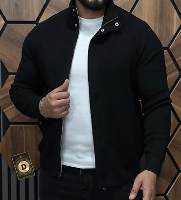 kurtka modelleri kisi: Kişi trikotaj jaketi – fermuarlı, düyməli yaxalı model - Model: kişi — 2