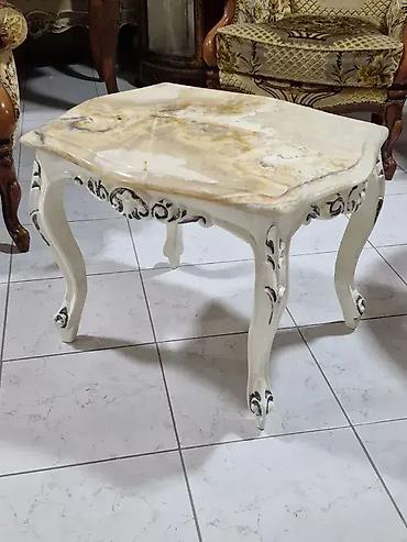 gnezdo igraonica: Stilski sto – drvo / oniks – Dobro stanje 🌟 Dimenzije: Širina: 66 cm — 3