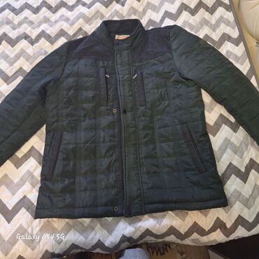 продам куртку: Куртка 2XS (EU 32), цвет - Зеленый