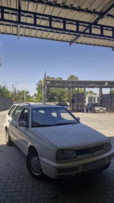 продаю в связи с переездом: Volkswagen Golf: 1998 г., 1.8 л, Механика, Бензин, Универсал