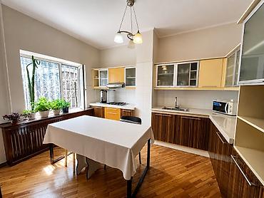 хата особняк: Аренда офисов, 341 м², В частном доме, С отдельным входом — 2