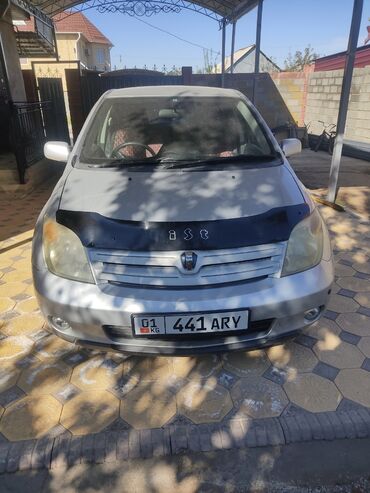 нехия 1: Toyota ist: 2002 г., 1.3 л, Автомат, Бензин