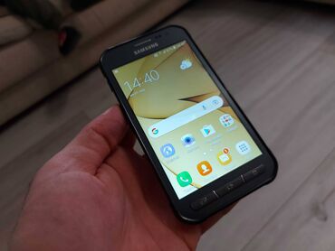 polu folka sa otvorenim ramenicine poliakril laga: Samsung Galaxy Xcover 3, 8 GB, bоја - Crna, Sa tastaturom