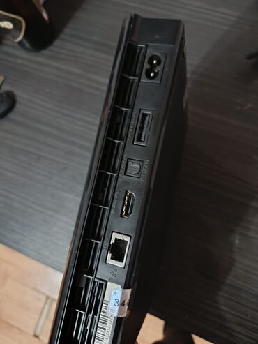 PS3 (Sony PlayStation 3): Sony PlayStation 3 Super Slim konzola (top‑loader) sa kamuflažnim — 10