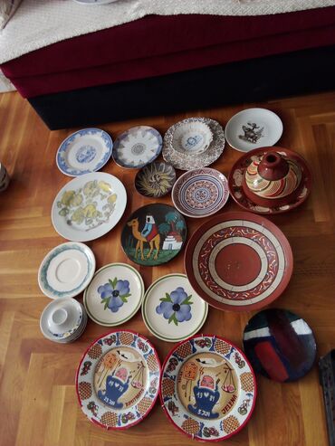 Ostali antikviteti: 400 komada porcelana,kristala i Murano stakla. Cena -dogovor — 6