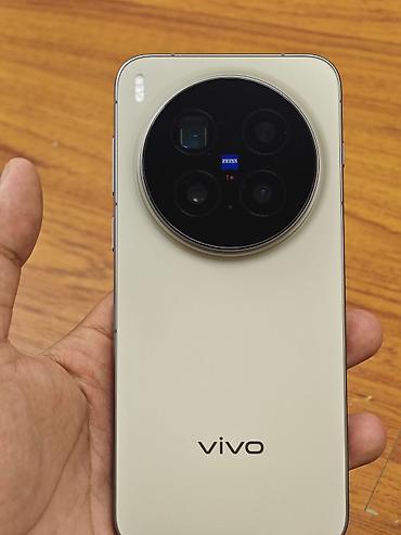 note 2: Vivo X300 Pro, Б/у, 256 ГБ, цвет - Бежевый, 2 SIM — 4