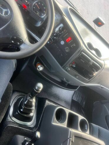 Mercedes-Benz: Mercedes-Benz 230: 4.3 l | 2012 il Sedan — 3