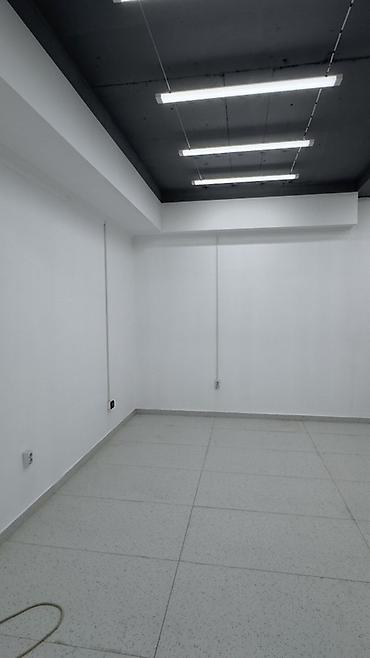 купить подвал: Сдается цокольное помещение 52 кв м, прямоугольное помещение, в углу — 1