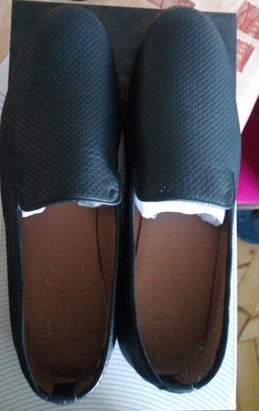 демисезонные мужские туфли: Qara rəngli slip-on kişi ayaqqabısı - Üst material: xırda deşikli