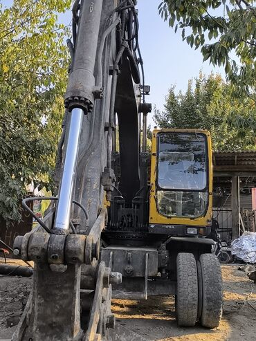 продажа тягач: Экскаватор, Volvo, 2002 г., Дөңгөлөктүү