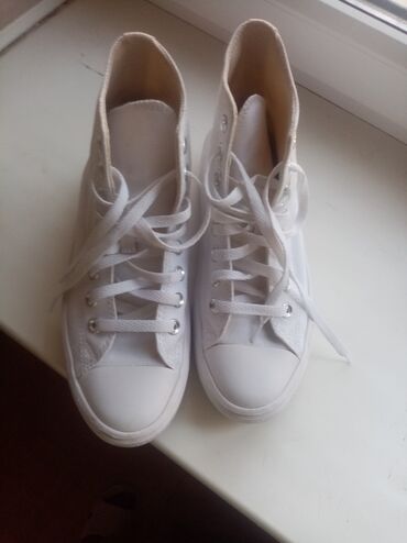 Women's Sneakers and athletic shoes: Converse белый на платформе Одевала 3-4 раза в идеальном состоянии — 6