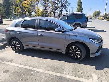 byd e1: BYD E2: 2025 г., Автомат, Электромобиль, Хэтчбэк — 1