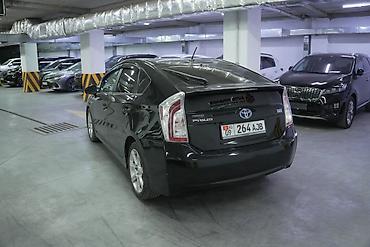 range rover 2013: Toyota Prius: 2013 г., 1.8 л, Гибрид, Лифтбек — 2