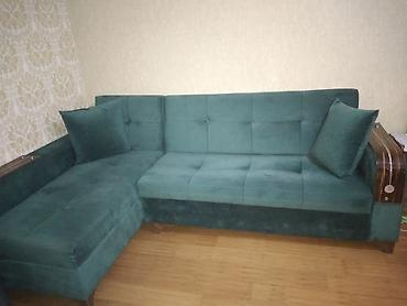 mebel stullar: L‑şəkilli, açılıb‑yığılan, bazalı divan. - Rəng: tünd yaşıl (velur — 2