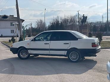 Volkswagen: Volkswagen Passat: 1991 г., 1.8 л, Механика, Бензин, Лифтбек — 4