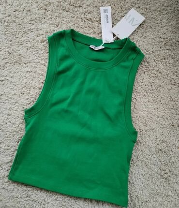 i topla: Zara novo sa etiketom majica crop. Boja smaragdna zelena. Veličina