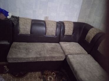угловой диван с креслом: Угловой диван, цвет - Бежевый, Б/у