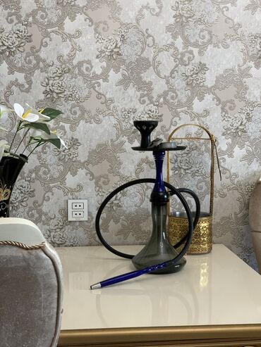 Qəlyan, vayp və aksesuarları: Alpha Hookah firmasının, tünd göy rəngdə qelyanı ancag evde istifade