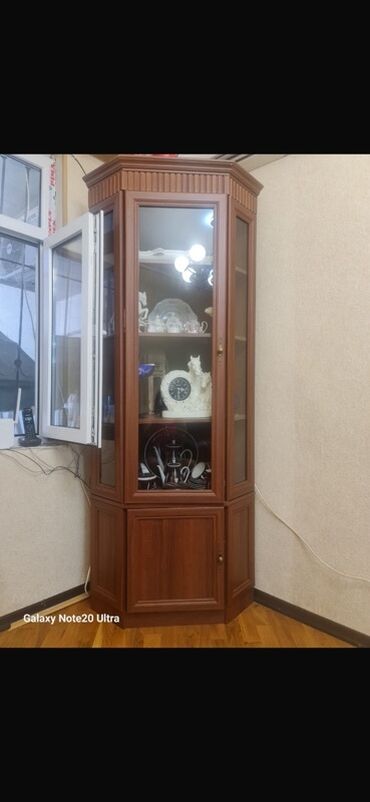 Dolablar: Açılan, 2 qapılı Künc dolab, Servant