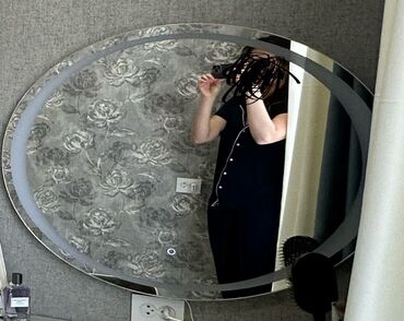 зеркало для ванный: Продается зеркало с подсветкой, 4500 сом, новая, без царапин и