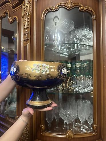 Digər dəstlər və servizlər: Məişət qabları dəsti - Boyalı, əl naxışlı dekorlu, ayaqlı iri — 1