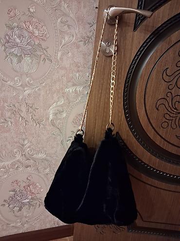 Qara süni xəzli çanta - Material: yumşaq süni xəz (qara), iç hissə